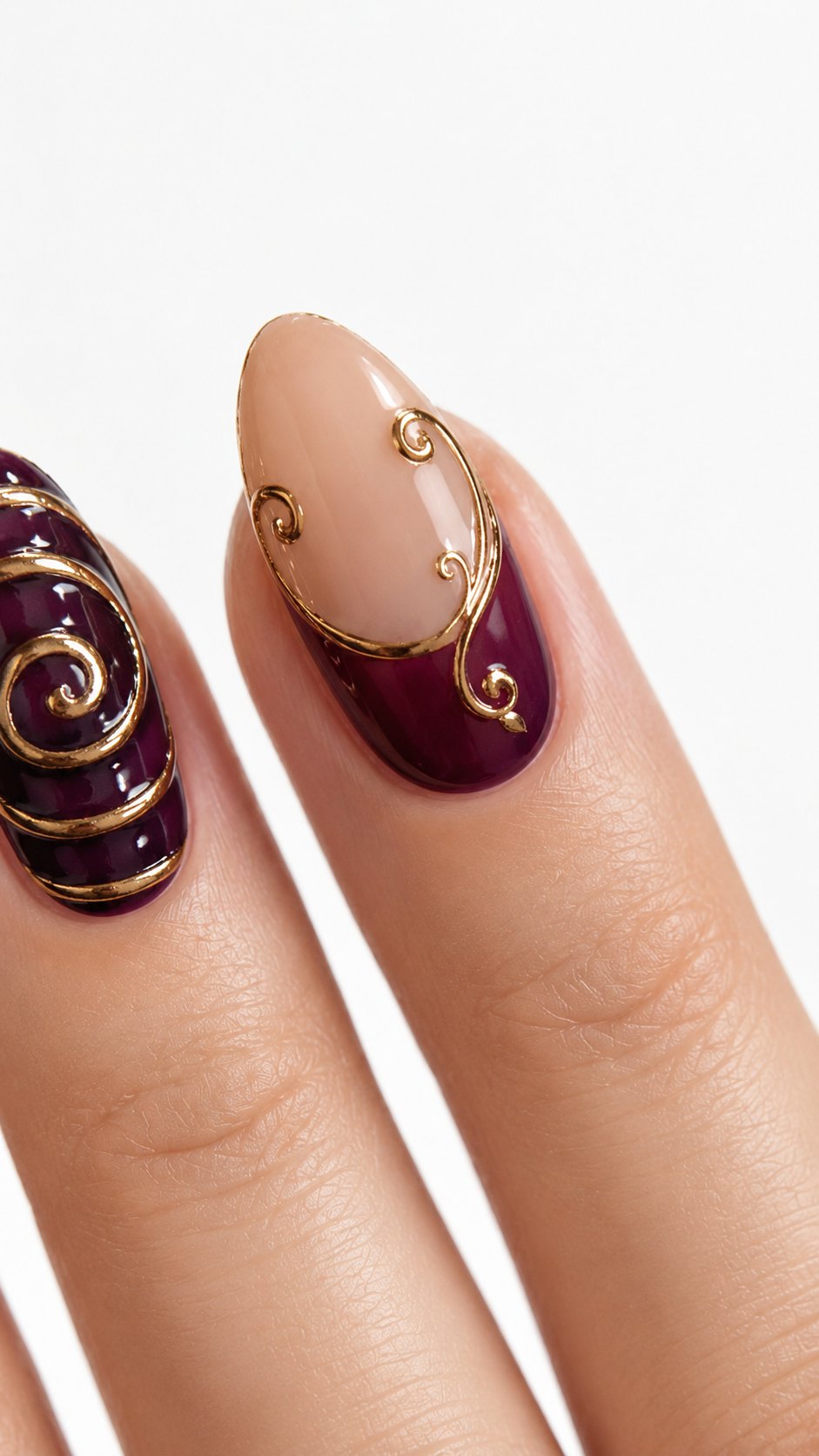 Arabesque — Prune & nude, volutes dorées